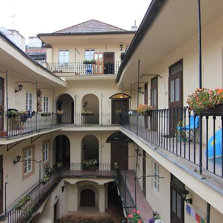 Cool 1 Bedroom Prokopska Apartment In Mala Strana Prag Exterior foto
