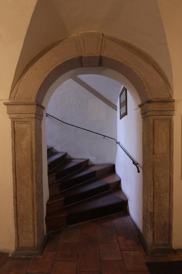 Cool 1 Bedroom Prokopska Apartment In Mala Strana Prag Exterior foto