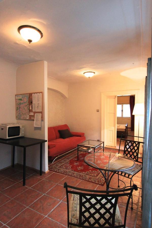 Cool 1 Bedroom Prokopska Apartment In Mala Strana Prag Exterior foto